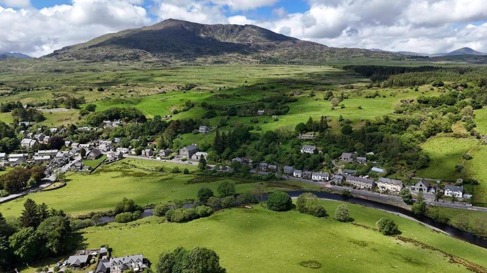 Elen'S Castle Hotel Dolwyddelan Esterno foto